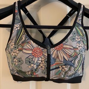 VS Sport Knockout Sports Bra